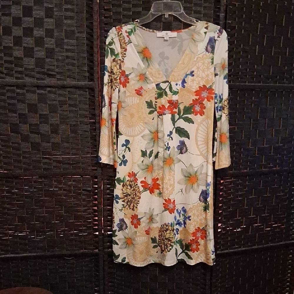 Cream Sheath Dress with Crew Neck and 3/4 Sleeves